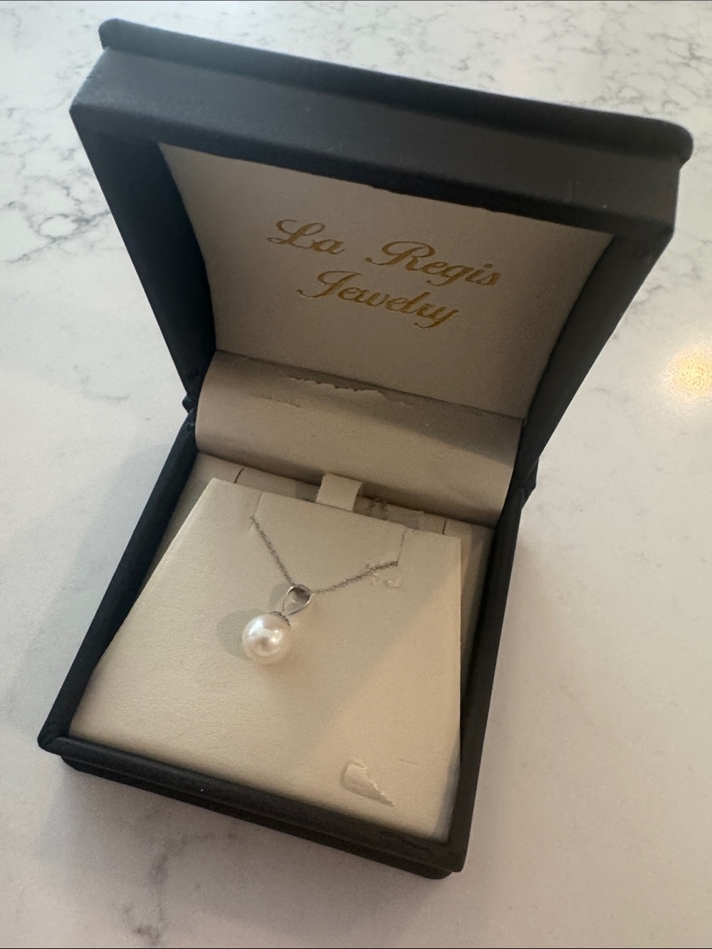 White Pearl Pendant Necklace